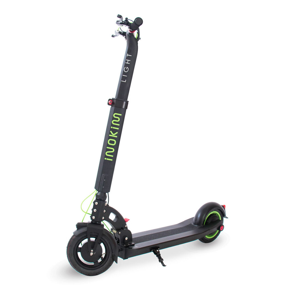 Musta INOKIM Light Hero elektritõukeratta peavaade, mis toob esile selle stiilse raami ja disaini